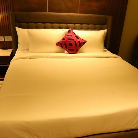 Dreamz Inn & Suites Zirakpur エクステリア 写真
