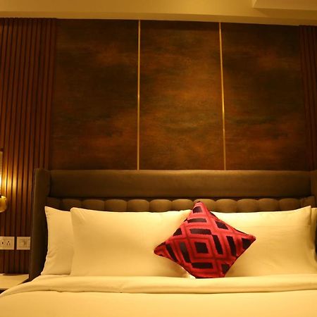 Dreamz Inn & Suites Zirakpur エクステリア 写真
