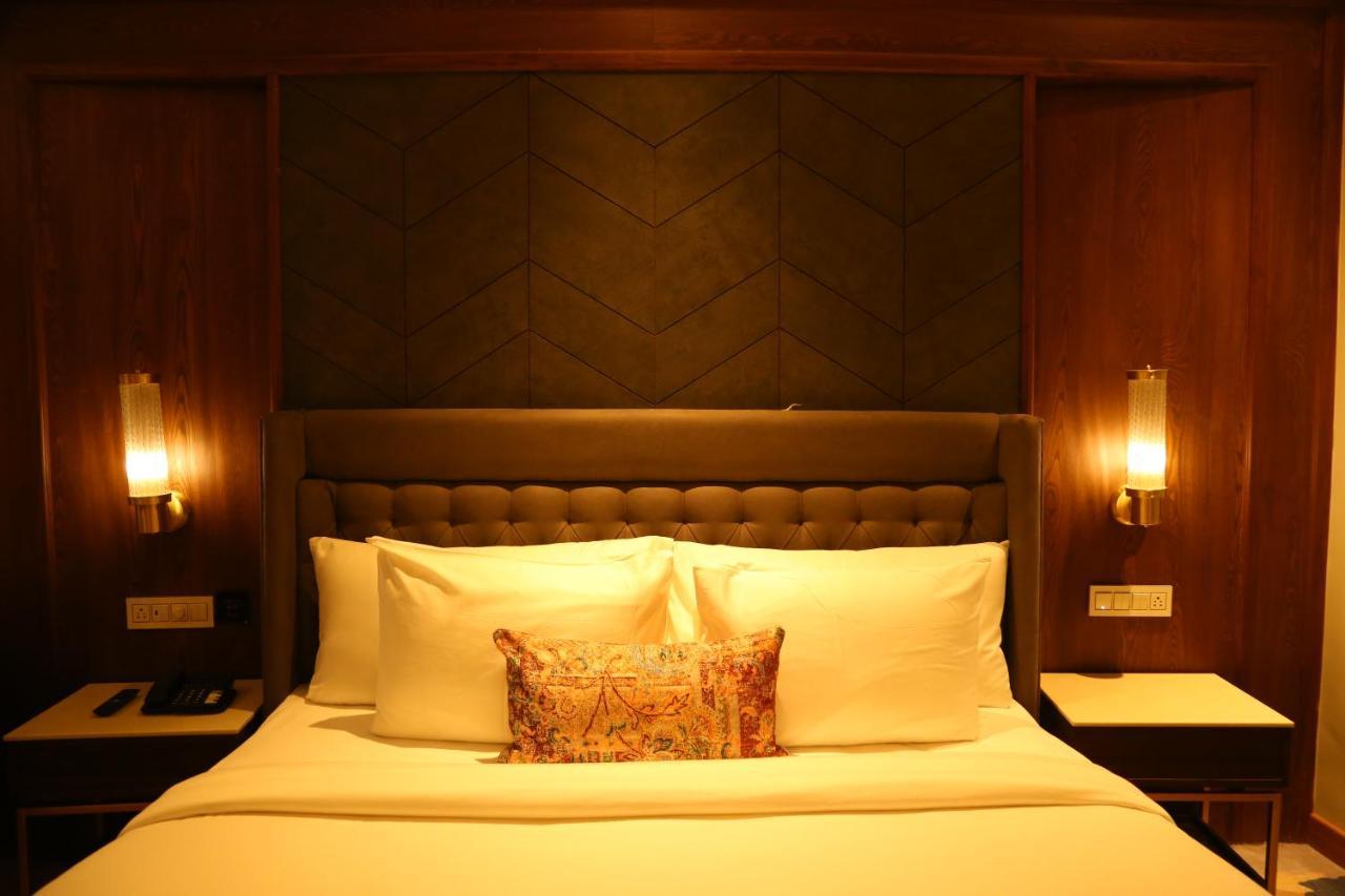 Dreamz Inn & Suites Zirakpur エクステリア 写真