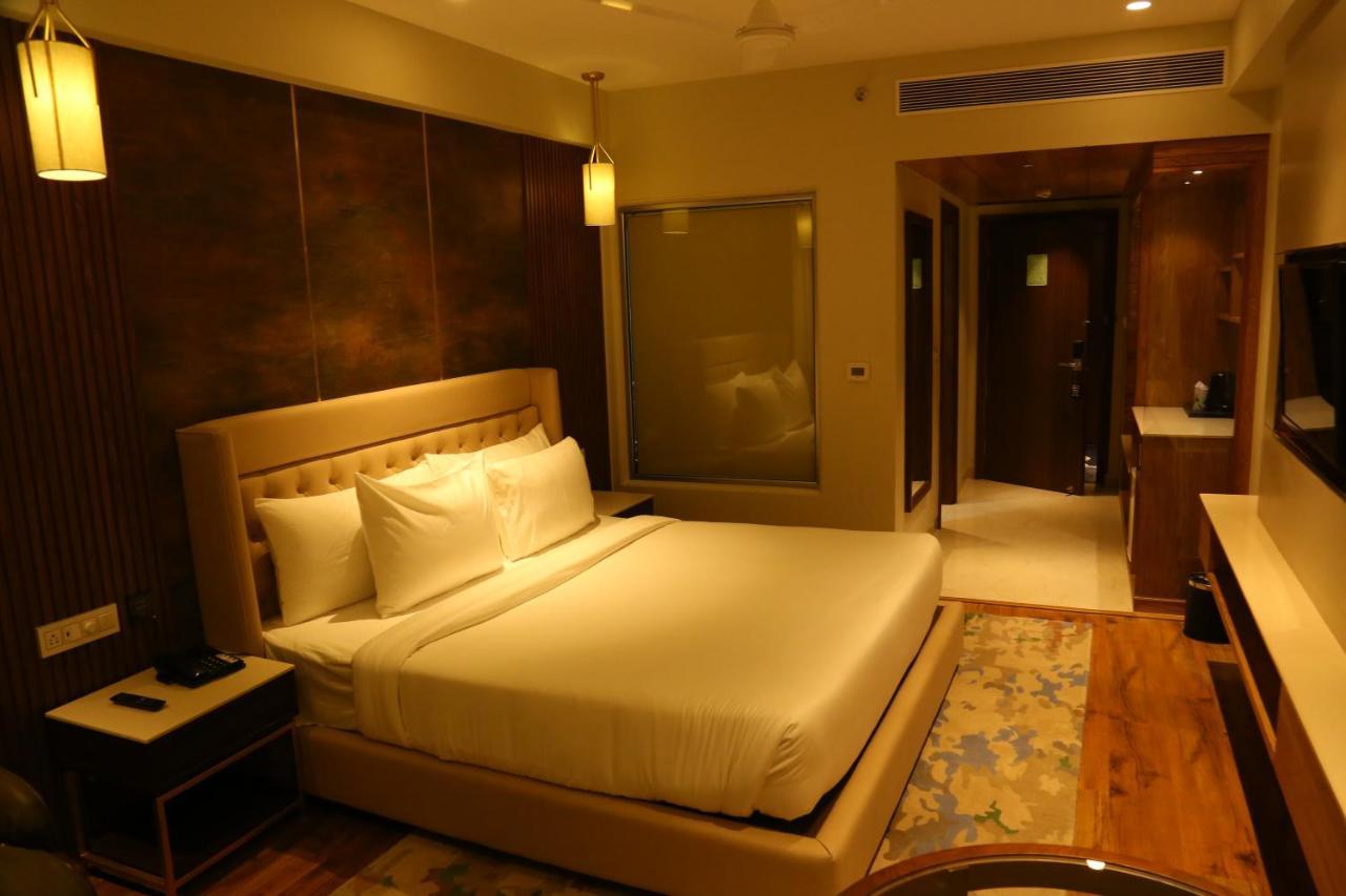 Dreamz Inn & Suites Zirakpur エクステリア 写真
