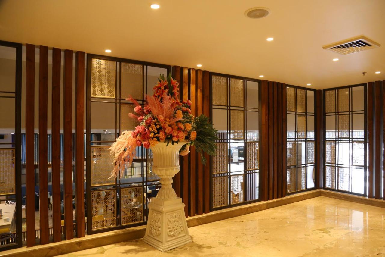 Dreamz Inn & Suites Zirakpur エクステリア 写真