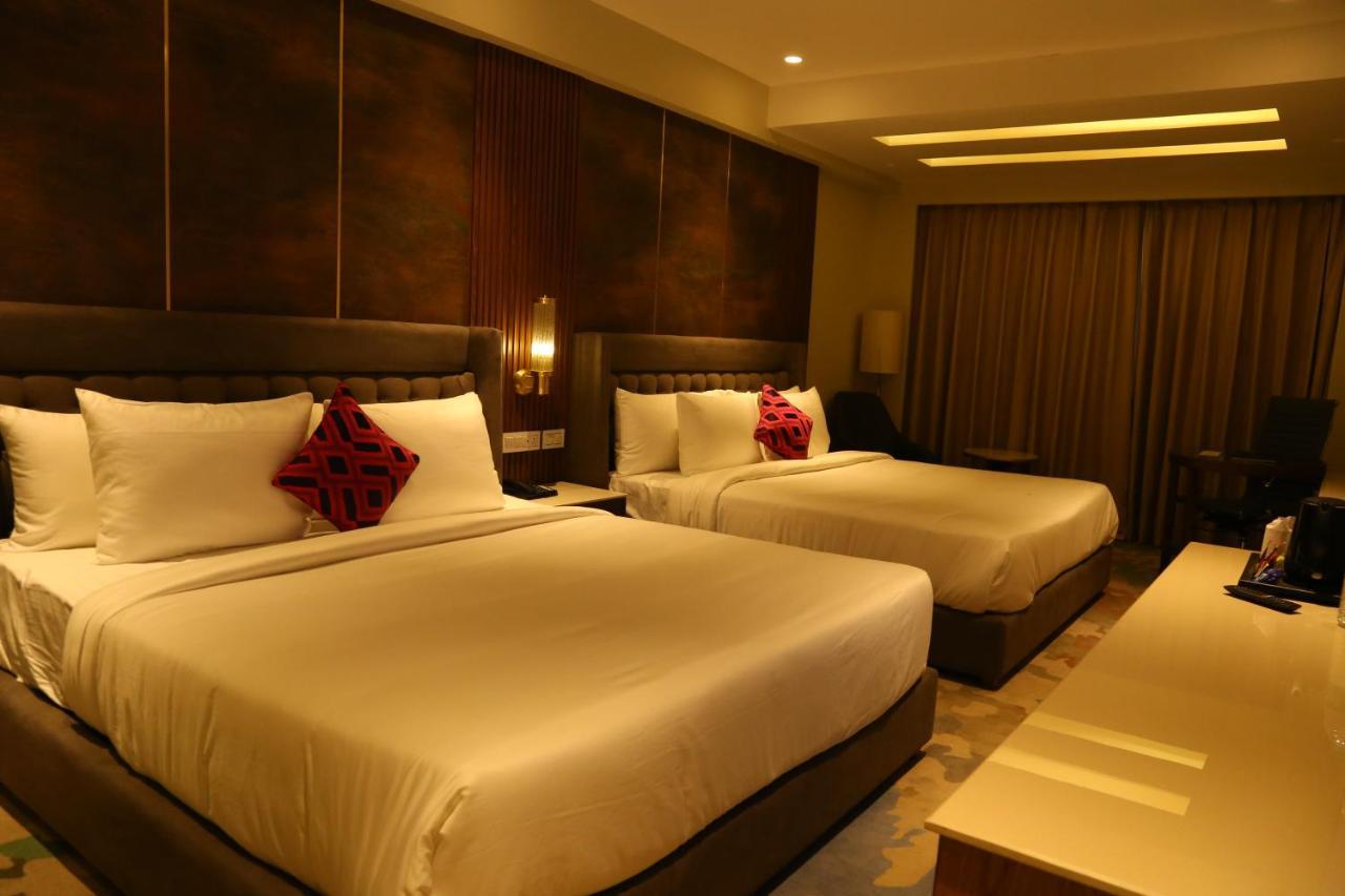 Dreamz Inn & Suites Zirakpur エクステリア 写真