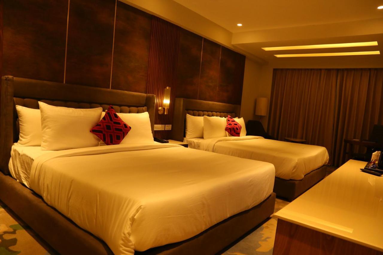 Dreamz Inn & Suites Zirakpur エクステリア 写真