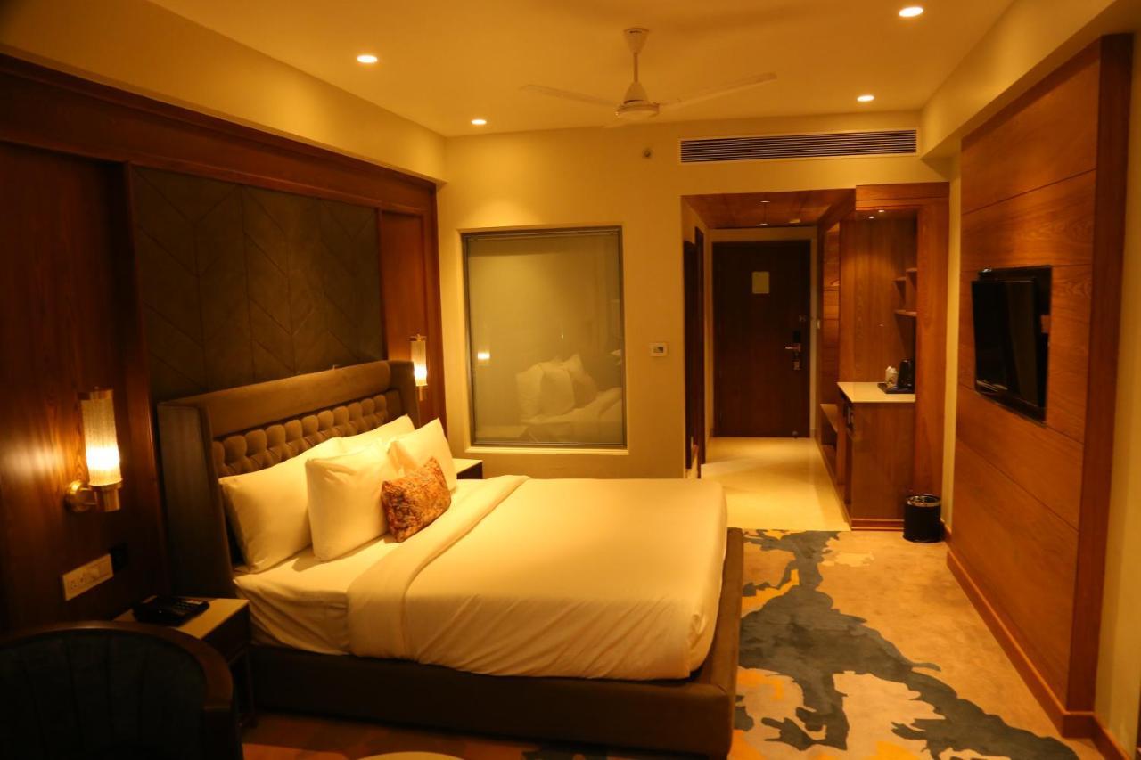 Dreamz Inn & Suites Zirakpur エクステリア 写真