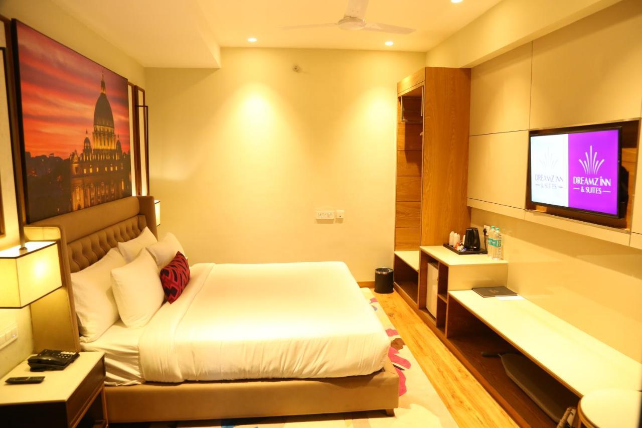 Dreamz Inn & Suites Zirakpur エクステリア 写真
