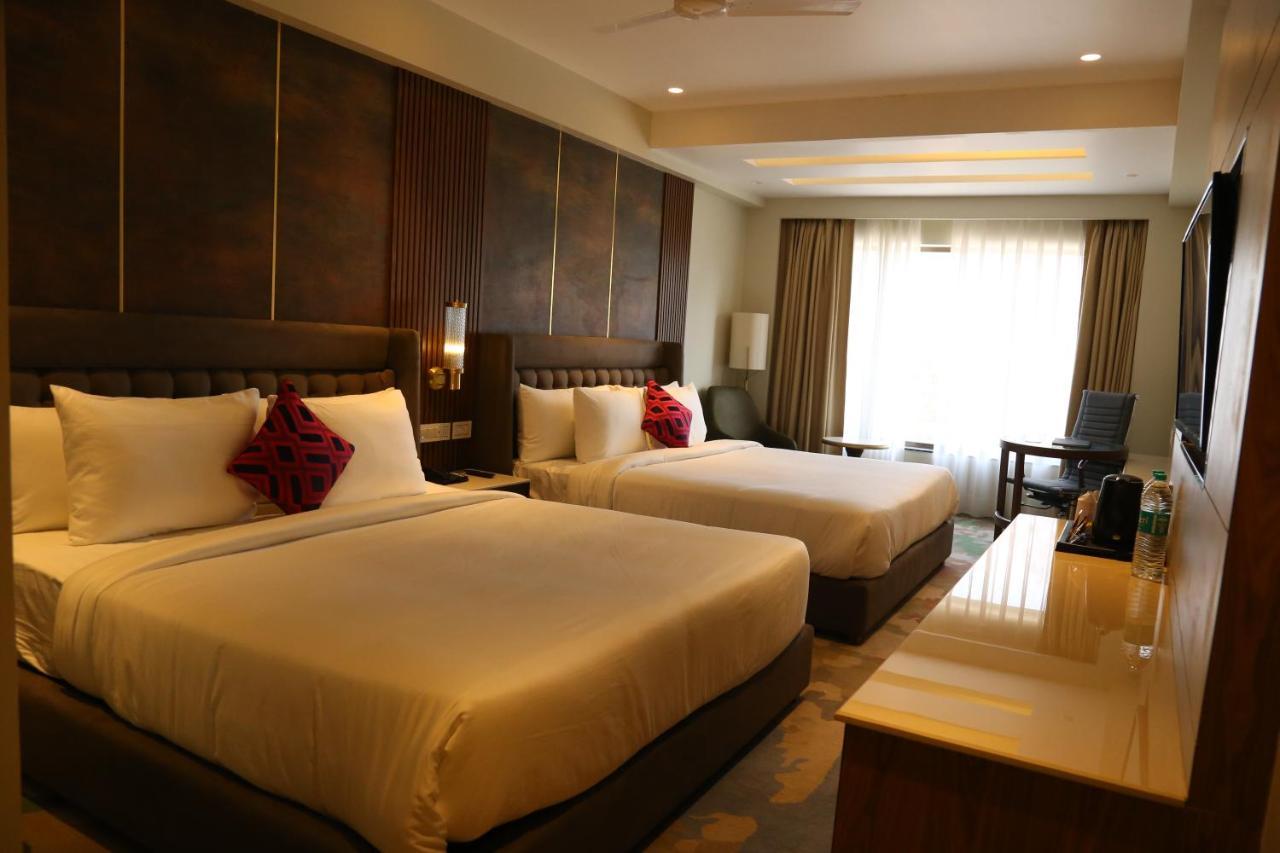 Dreamz Inn & Suites Zirakpur エクステリア 写真