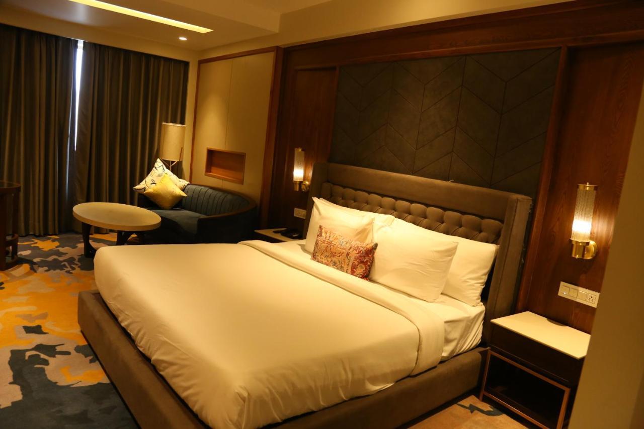 Dreamz Inn & Suites Zirakpur エクステリア 写真