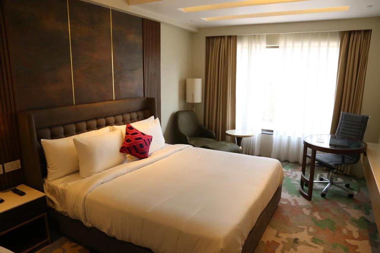 Dreamz Inn & Suites Zirakpur エクステリア 写真