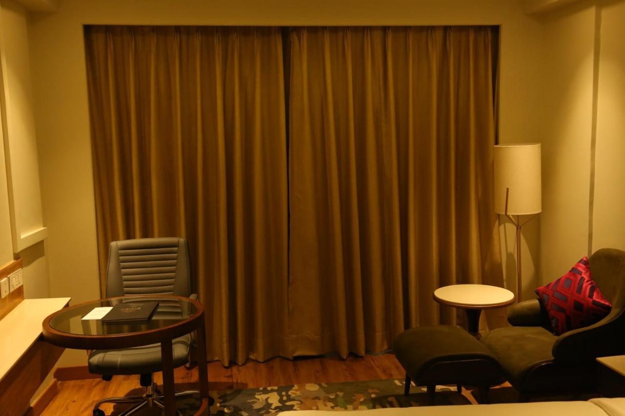 Dreamz Inn & Suites Zirakpur エクステリア 写真