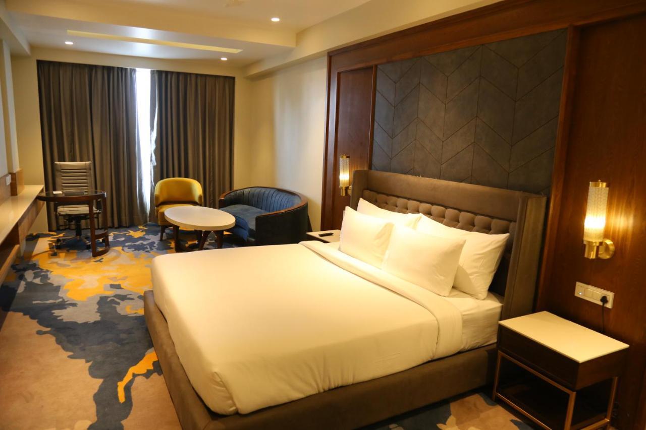 Dreamz Inn & Suites Zirakpur エクステリア 写真