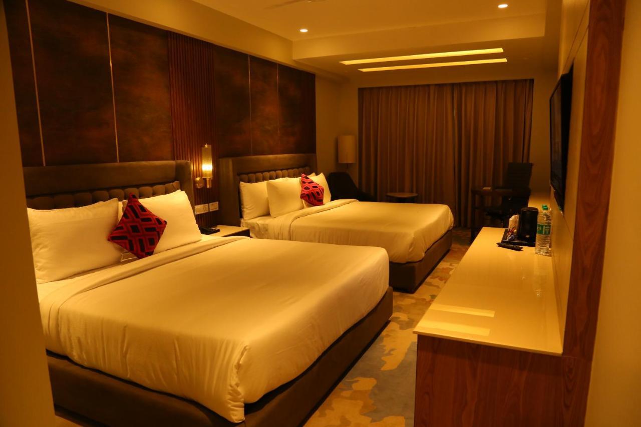 Dreamz Inn & Suites Zirakpur エクステリア 写真
