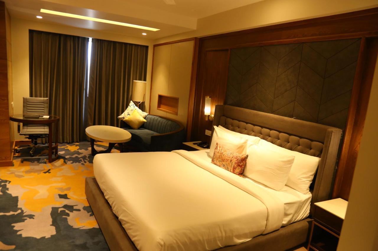 Dreamz Inn & Suites Zirakpur エクステリア 写真