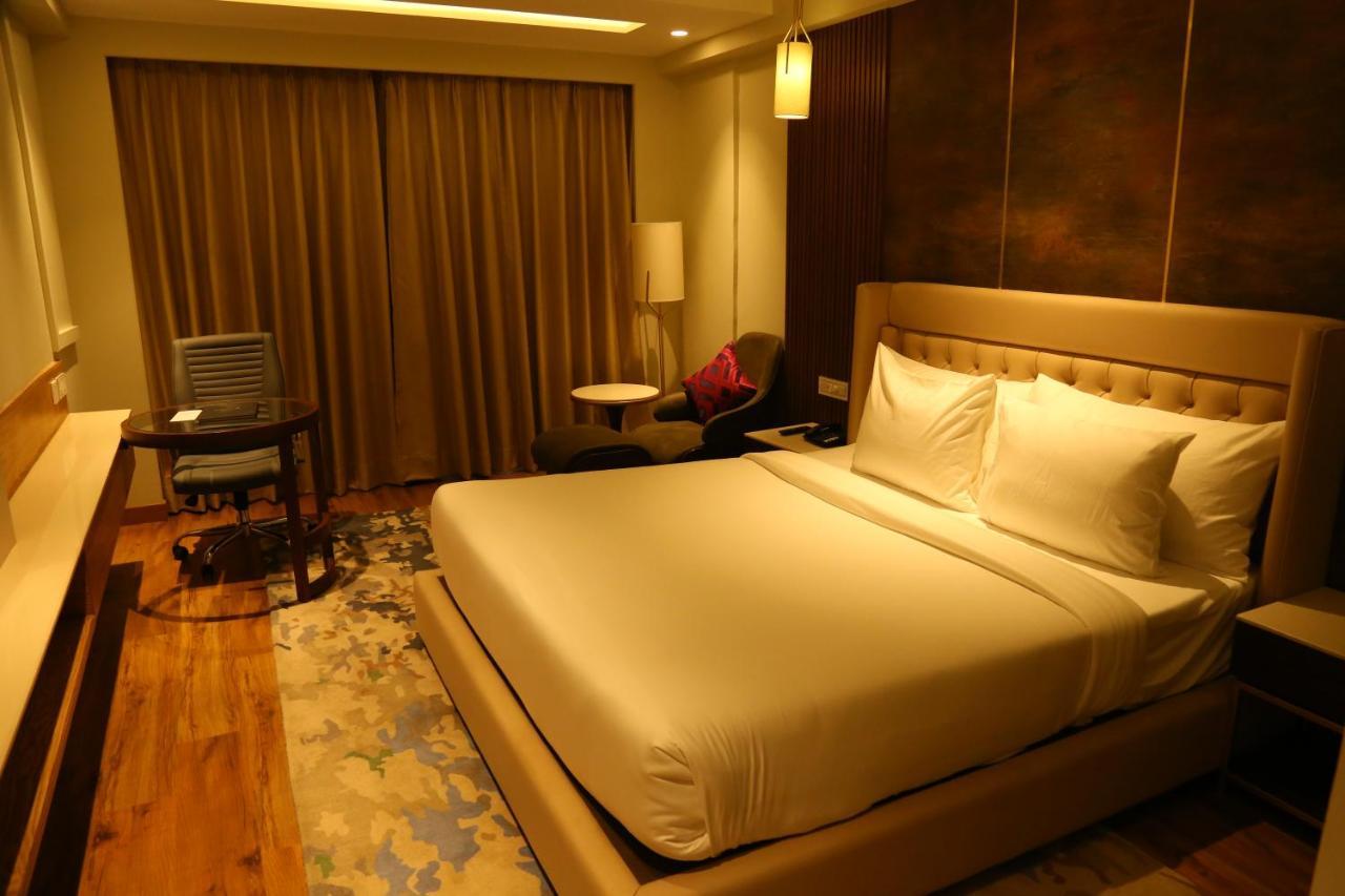 Dreamz Inn & Suites Zirakpur エクステリア 写真