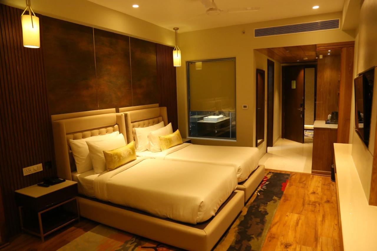 Dreamz Inn & Suites Zirakpur エクステリア 写真