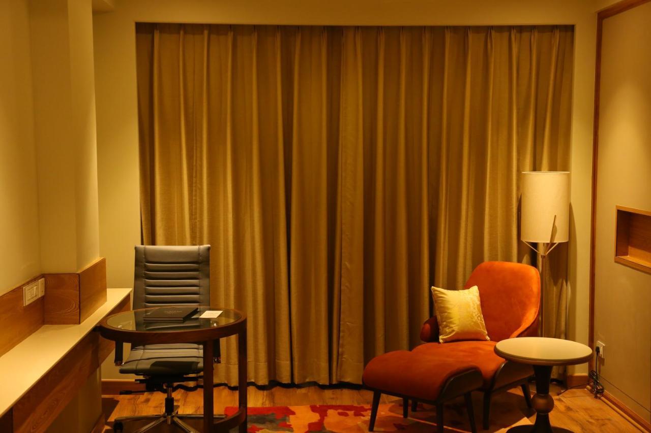 Dreamz Inn & Suites Zirakpur エクステリア 写真