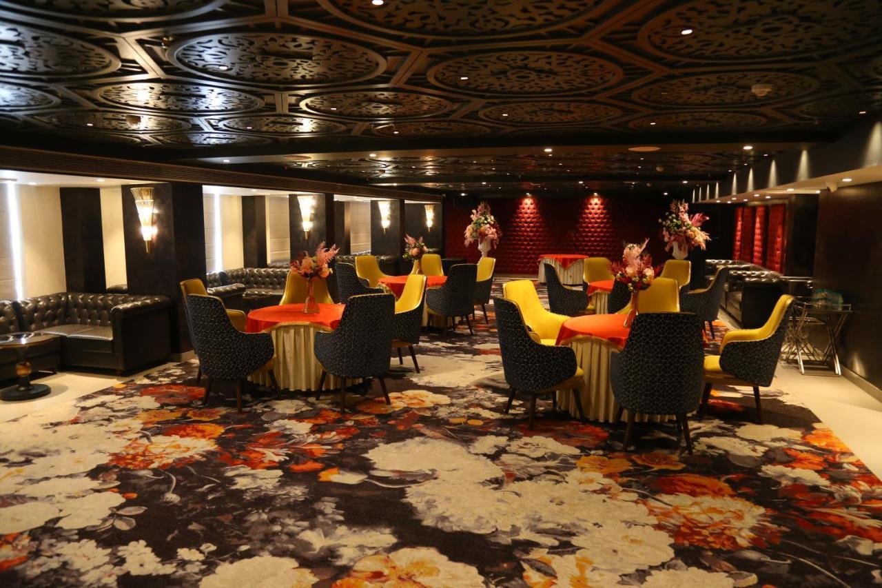 Dreamz Inn & Suites Zirakpur エクステリア 写真