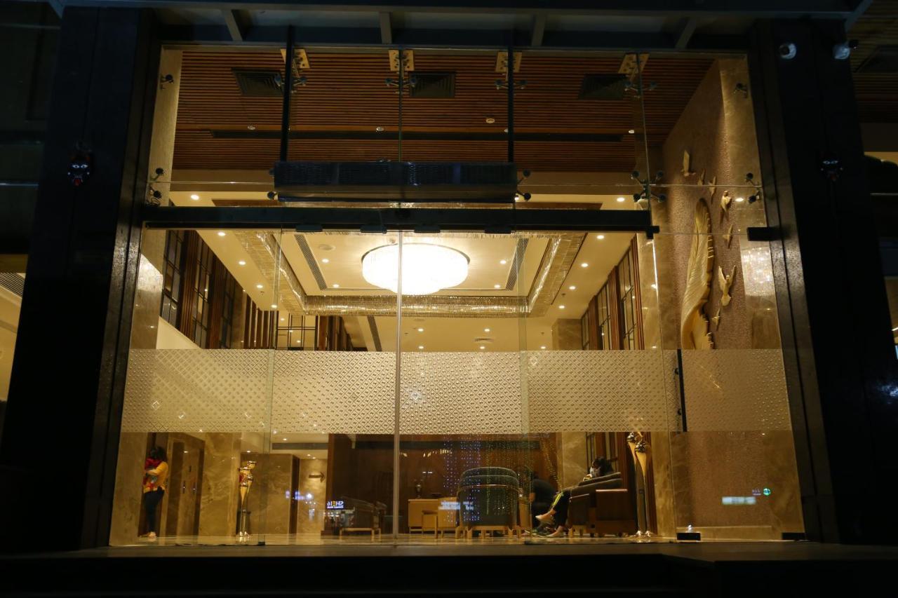 Dreamz Inn & Suites Zirakpur エクステリア 写真