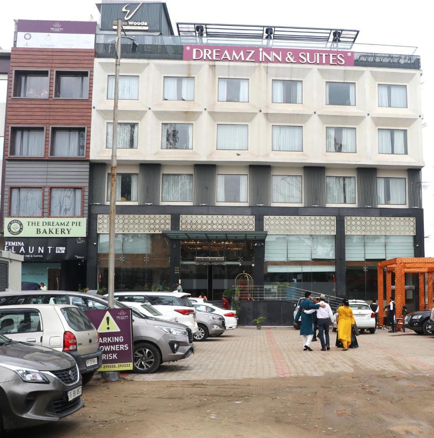 Dreamz Inn & Suites Zirakpur エクステリア 写真